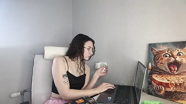 Snapshot of LaritaTocchio chatting on March 18, 8:06 am LaritaTocchio online show from March 18, 8:06 am