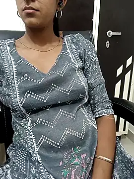 Snapshot of aushi_rajput chatting on April 2, 6:05 pm aushi rajput online show from April 2, 6:05 pm