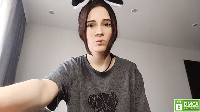 PearlieConolly online show from March 24, 11:26 am