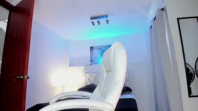 Snapshot of Vezzx chatting on March 21, 6:44 pm Vezzx online show from March 21, 6:44 pm