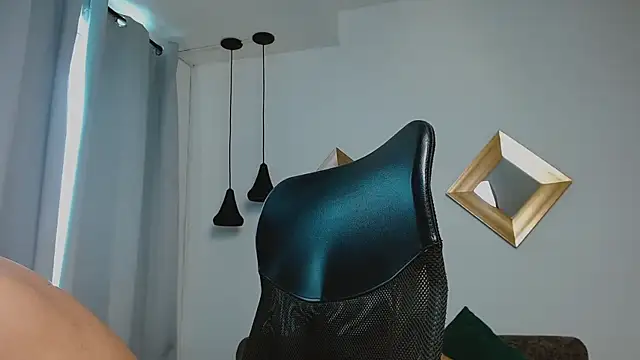 Snapshot of Vezzx chatting on April 1, 6:27 pm Vezzx online show from April 1, 6:27 pm