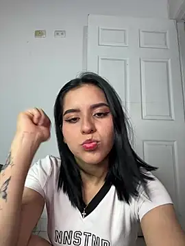 Snapshot of Trixie_pop chatting on March 27, 11:59 pm Trixie pop online show from March 27, 11:59 pm