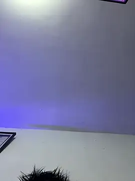 Snapshot of Trixie_pop chatting on April 2, 1:03 am Trixie pop online show from April 2, 1:03 am