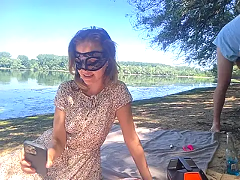 Snapshot of BunnyMeetsDilf chatting on June 24, 10:14 am BunnyMeetsDilf online show from June 24, 10:14 am