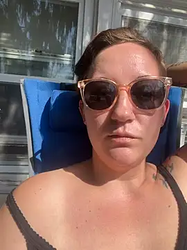 Snapshot of BSM4824 chatting on April 4, 2:36 pm BSM4824 online show from April 4, 2:36 pm