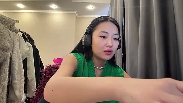 Snapshot of SinaGervasi chatting on March 19, 9:13 am SinaGervasi online show from March 19, 9:13 am