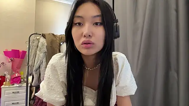 Snapshot of SinaGervasi chatting on March 24, 9:36 am SinaGervasi online show from March 24, 9:36 am