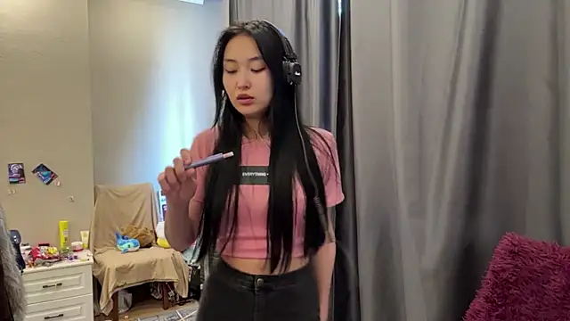 Snapshot of SinaGervasi chatting on April 1, 7:20 am SinaGervasi online show from April 1, 7:20 am