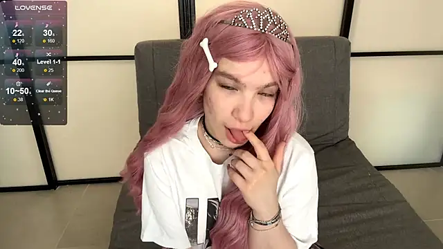 NerissaDeloria online show from April 1, 8:15 am