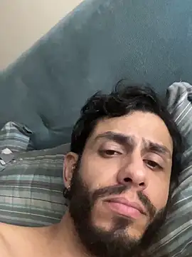 Snapshot of LatinBigClouds22cm chatting on March 19, 8:18 am LatinBigClouds22cm online show from March 19, 8:18 am