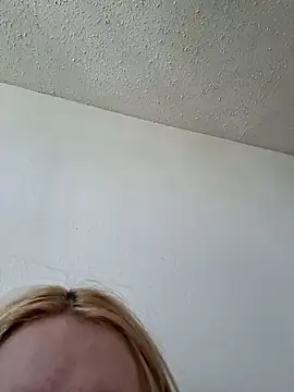 HeyItsChloe online show from March 21, 8:12 pm