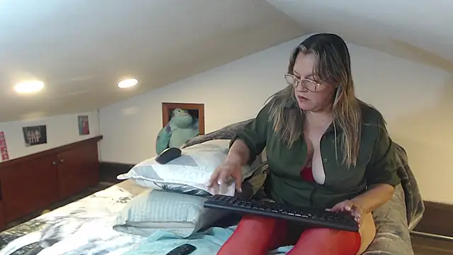 Snapshot of Malu_617 chatting on March 28, 12:54 am Malu 617 online show from March 28, 12:54 am