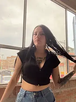 Snapshot of Tatii1 chatting on March 22, 7:17 pm Tatii1 online show from March 22, 7:17 pm