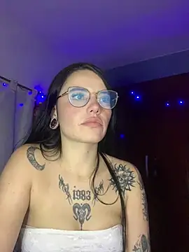 Snapshot of Tatii1 chatting on April 1, 1:39 am Tatii1 online show from April 1, 1:39 am