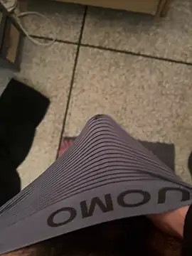 Snapshot of maxhot695 chatting on March 25, 12:33 pm maxhot695 online show from March 25, 12:33 pm