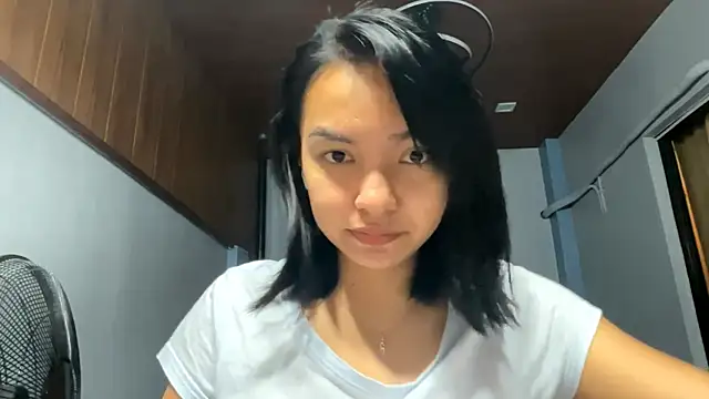 Snapshot of NoreenPierotti chatting on April 1, 1:01 pm NoreenPierotti online show from April 1, 1:01 pm