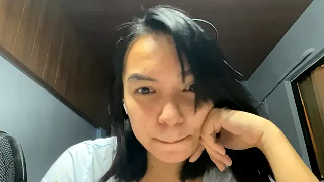 Snapshot of NoreenPierotti chatting on April 1, 1:41 pm NoreenPierotti online show from April 1, 1:41 pm