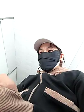 Snapshot of my33verything chatting on March 20, 8:41 am my33verything online show from March 20, 8:41 am