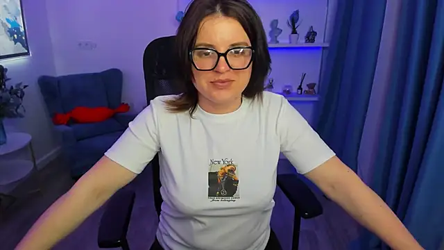 Snapshot of AmeliaDateri chatting on April 1, 7:11 pm AmeliaDateri online show from April 1, 7:11 pm