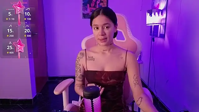 Snapshot of Oliviasims chatting on April 5, 9:34 pm Oliviasims online show from April 5, 9:34 pm