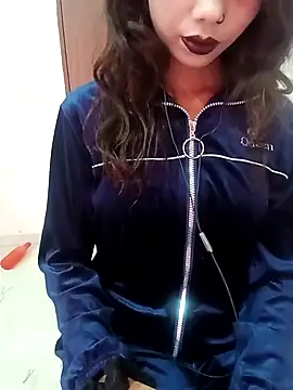 Candyy crushh online show from March 31, 8:15 am