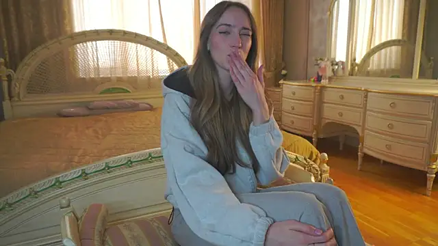 Snapshot of AlinaGach chatting on April 2, 3:26 am AlinaGach online show from April 2, 3:26 am