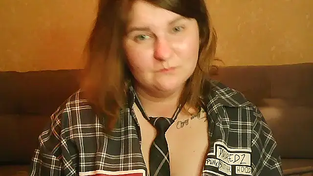 Snapshot of Minisstra chatting on April 1, 6:05 pm Minisstra online show from April 1, 6:05 pm