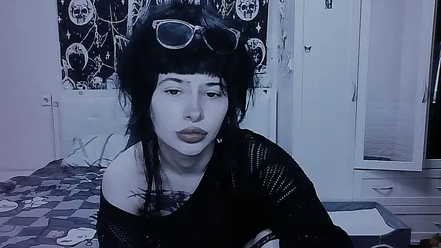 AllisonDeetz online show from May 12, 4:26 pm
