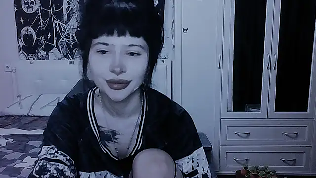 AllisonDeetz online show from May 14, 5:09 pm