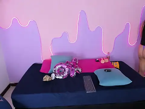 Amelia queen online show from March 25, 1:28 pm