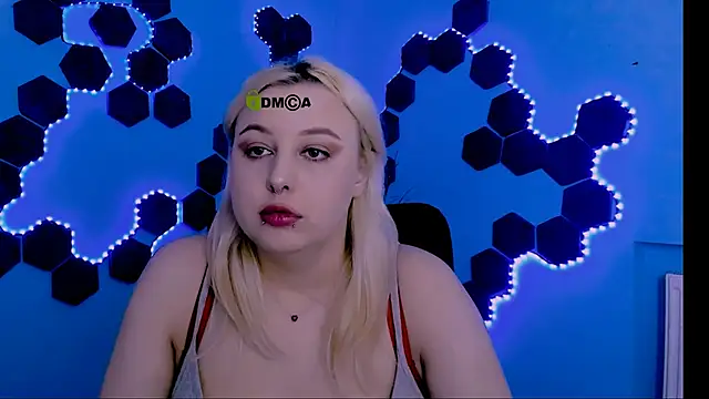 Snapshot of aria_blaze_ chatting on April 4, 8:56 am aria blaze online show from April 4, 8:56 am