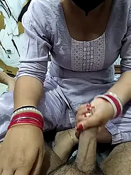 Snapshot of Sexy_Seductive_couple chatting on April 8, 4:29 pm Sexy Seductive couple online show from April 8, 4:29 pm