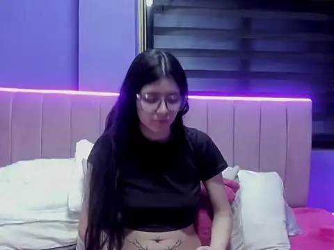 Snapshot of EmiSchwarz chatting on March 27, 3:34 am EmiSchwarz online show from March 27, 3:34 am