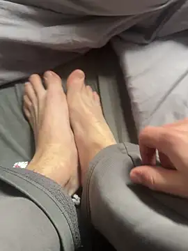 Snapshot of Leonks10 chatting on April 5, 1:52 pm Leonks10 online show from April 5, 1:52 pm