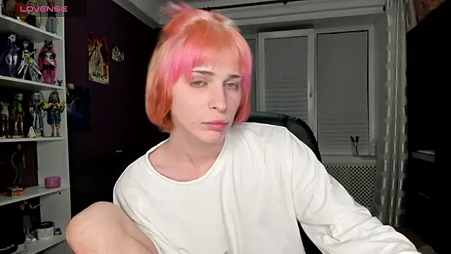 sweet peach    online show from May 5, 8:28 pm