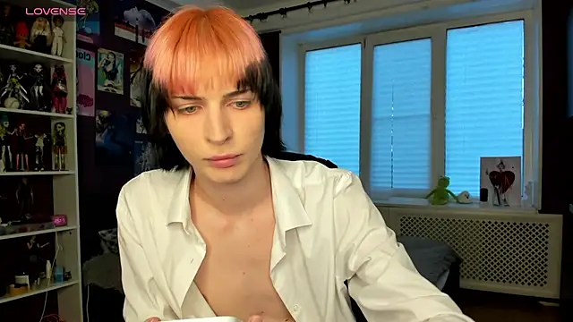 sweet peach    online show from May 17, 6:26 pm