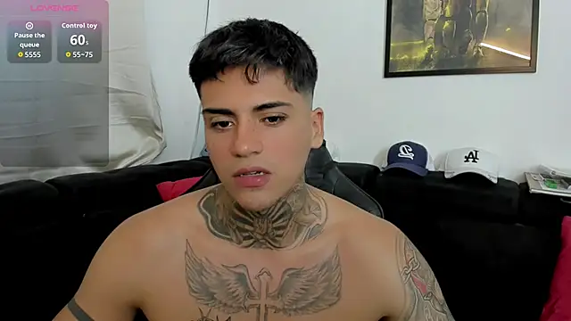 Snapshot of sweetlatinoboy chatting on March 26, 11:21 pm sweetlatinoboy online show from March 26, 11:21 pm