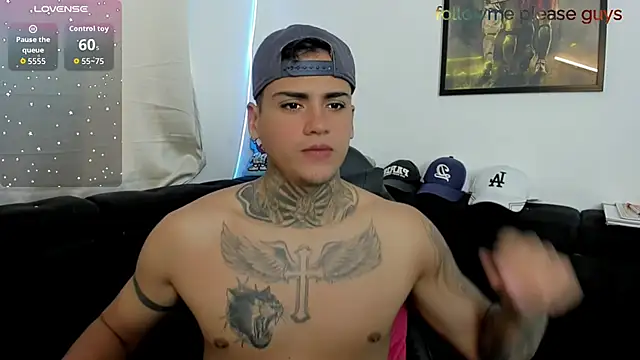 Snapshot of sweetlatinoboy chatting on April 4, 12:02 pm sweetlatinoboy online show from April 4, 12:02 pm