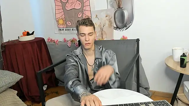 Shadow blink online show from March 25, 12:11 pm