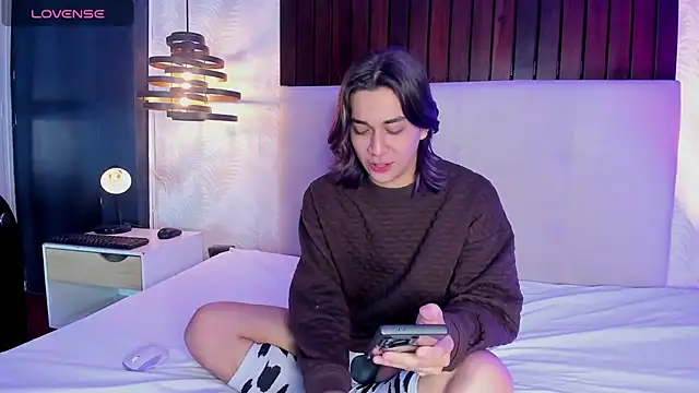 Snapshot of Keita_Moon chatting on April 2, 12:14 pm Keita Moon online show from April 2, 12:14 pm