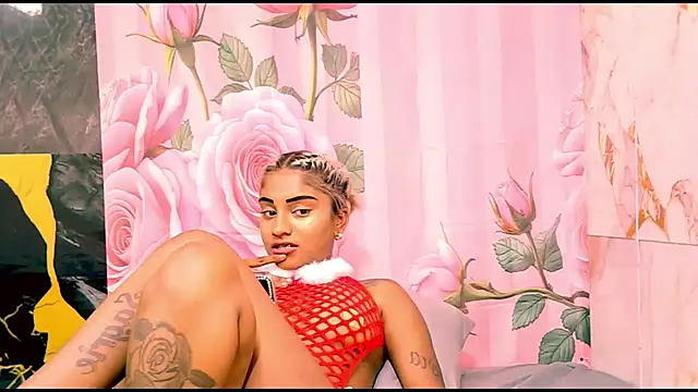Snapshot of indian_barbie chatting on April 4, 8:28 pm indian barbie online show from April 4, 8:28 pm