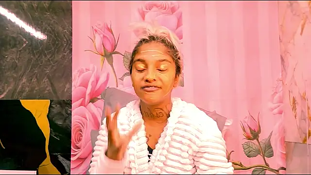 Snapshot of indian_barbie chatting on April 24, 7:55 am indian barbie online show from April 24, 7:55 am