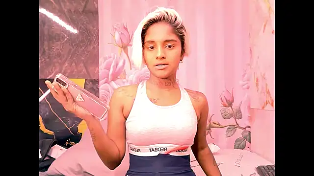 Snapshot of indian_barbie chatting on April 26, 11:30 am indian barbie online show from April 26, 11:30 am
