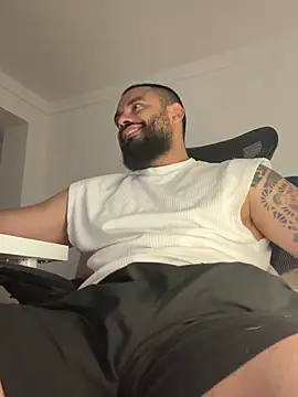 Snapshot of iwillplay chatting on April 5, 11:24 pm iwillplay online show from April 5, 11:24 pm