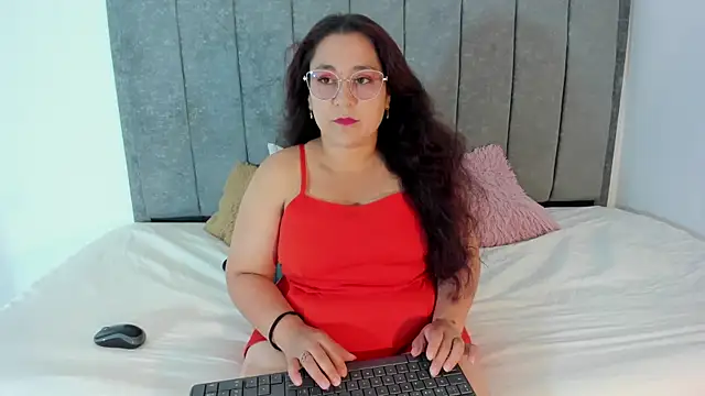 Snapshot of Reina_Mia1 chatting on March 30, 12:17 pm Reina Mia1 online show from March 30, 12:17 pm