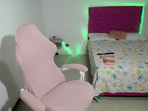 Snapshot of Pinkg_Fox10 chatting on March 30, 11:55 am Pinkg Fox10 online show from March 30, 11:55 am