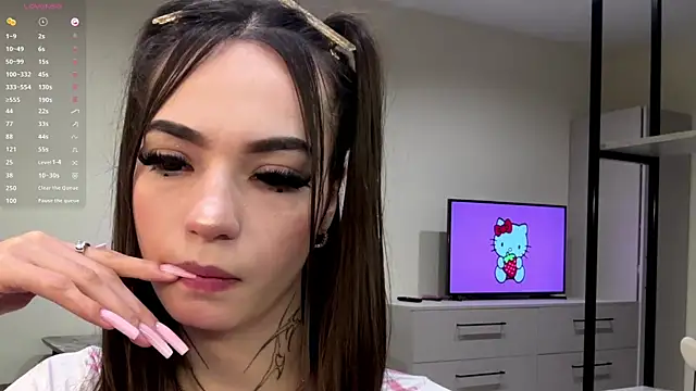 Snapshot of SweetLea1 chatting on April 1, 7:44 pm SweetLea1 online show from April 1, 7:44 pm