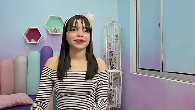 Isaa Skinny online show from May 17, 3:48 am