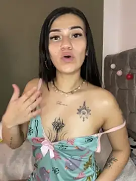 Snapshot of chloe_evans0 chatting on March 21, 4:17 am chloe evans0 online show from March 21, 4:17 am