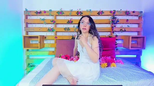 Snapshot of Ashley_Benoit chatting on April 1, 1:41 pm Ashley Benoit online show from April 1, 1:41 pm